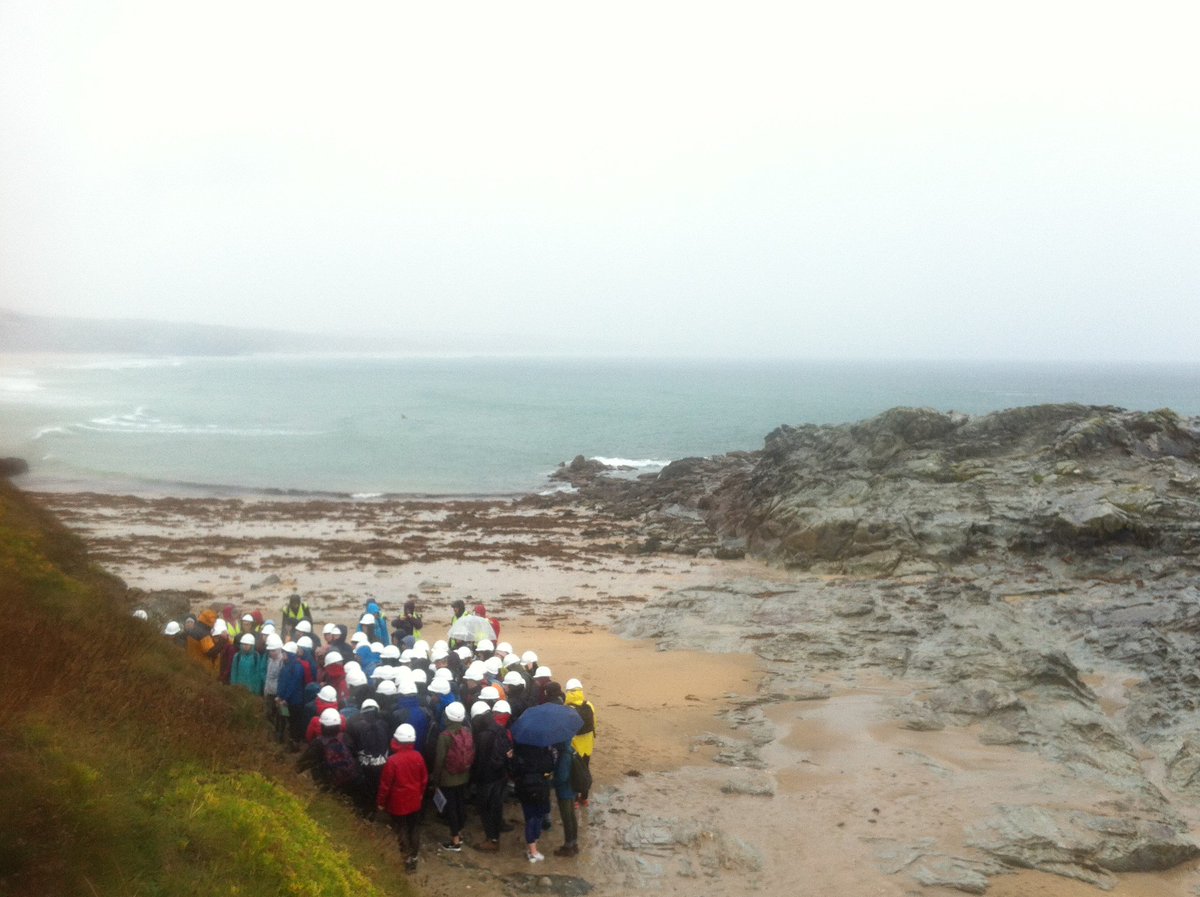 Maddy_Davey's tweet photo. The Cornish weather came through after a blustery morning for the #undergraduate #geography #EarthSystemsScience #Sedimentology field trip yesterday! Raised beaches, peat outcrops and even the seals made an appearance @CLESCornwall @UniExeCornwall #Marazion #Godrevy #PraaSands https://t.co/taAgvjJniE