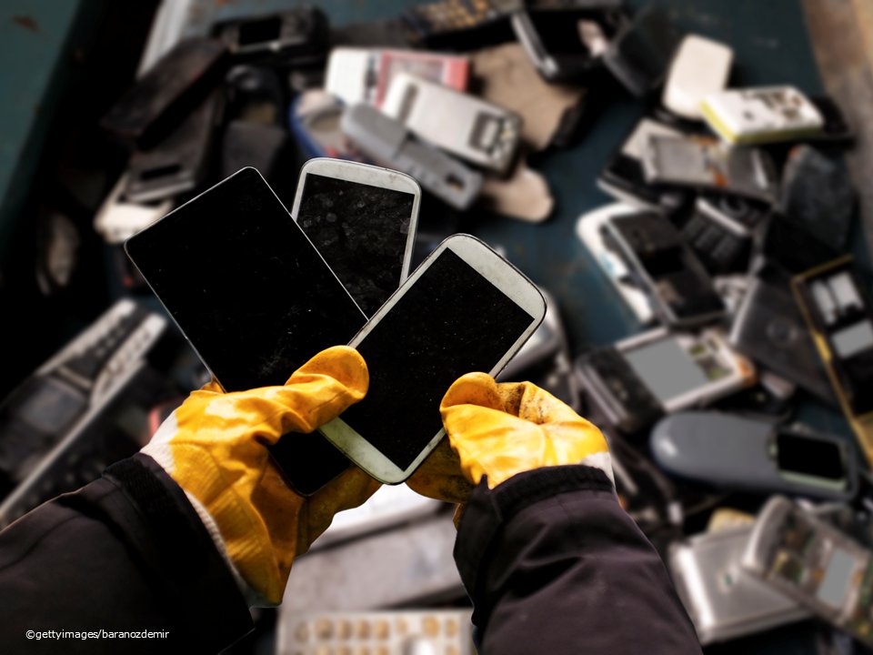 Today is the 1st #EWasteDay! Electric & electronic equipment worth €48 billion (!) go to waste every year in the EU. Let's turn #WasteToResource! We are taking action: under the WEEE Directive, EU countries have to collect 85% of e-waste by 2019 ec.europa.eu/environment/wa…