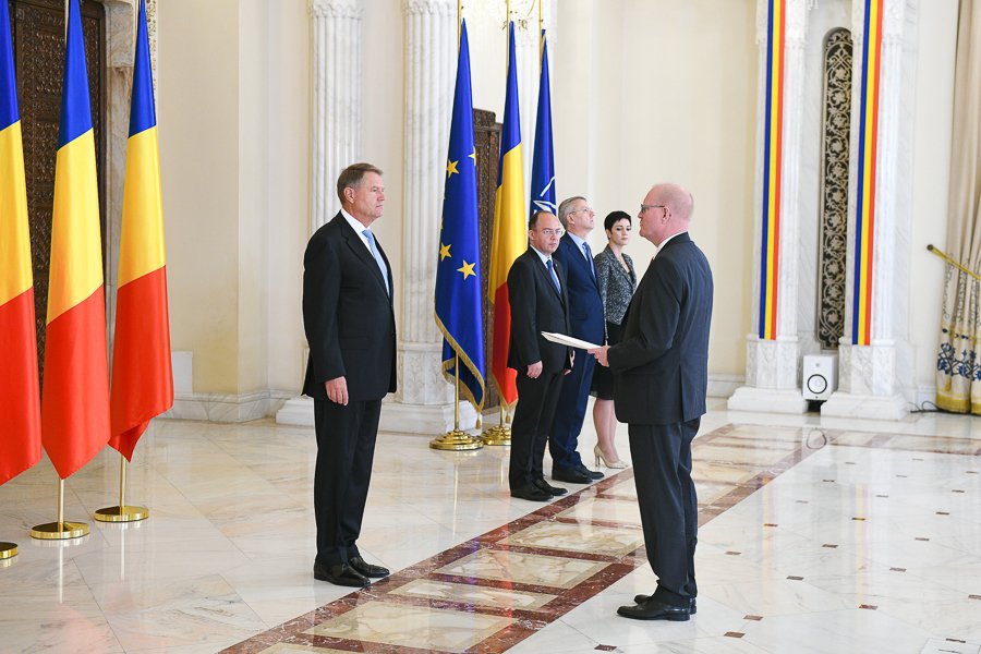 ren_denmark's tweet photo. Meeting #President #Iohannis. After more than two months in #Romania I am now the full fledged representative of Her Majesty the #Queen of #Denmark in Romania. https://t.co/wjPakSvBz8