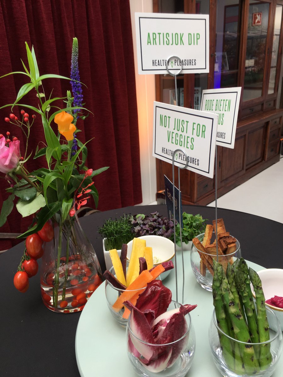 RHartensveld75's tweet photo. Natuurlijk stonden er overal Bliss tomaatjes op tafel tijdens het #versplus personalized diner deze week @koppertcress ! Die zijn namelijk goed voor iedereen!! 🍅💪 #WeAreHealthy https://t.co/j2xQXJNWVt