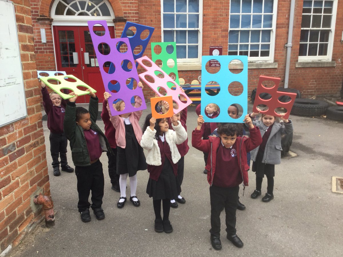 ThamesideSch's tweet photo. Exploring Maths outside #RSCtps #numiconladder #orderingnumbers https://t.co/Gi0mA2pngw