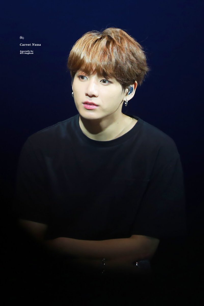 RayenTrabelsi13's tweet photo. Little rabbit 
So cute 
@BTS_twt 
#Jungkook 
#JungkookTrends 
#JusticeForJungkook 
#JungkookGetWellSoon https://t.co/NKmdO2FdfA