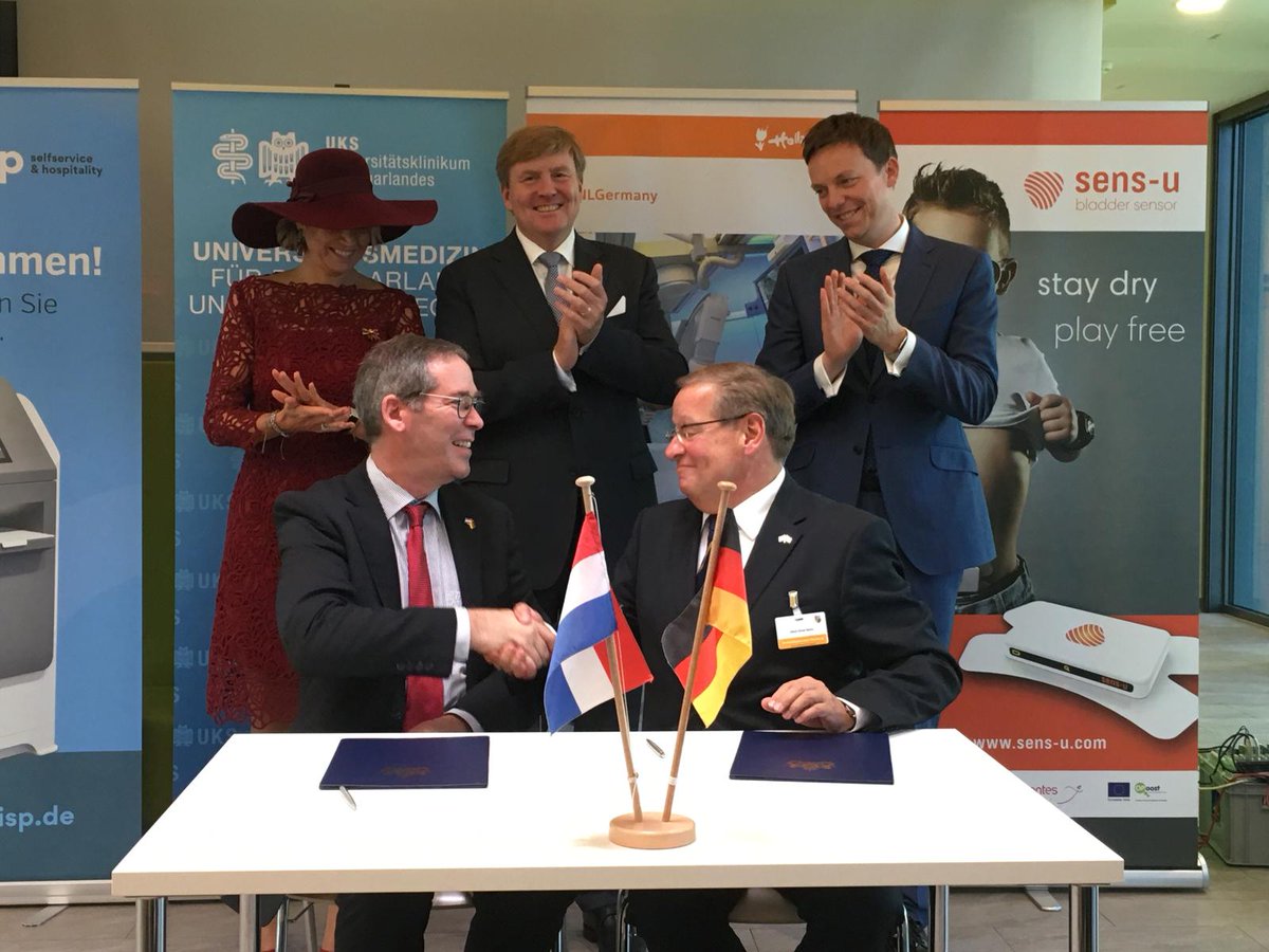 Applaus van de koning en koningin bij het ondertekenen van het onderzoekscontract met <a href="/Saar_Uni/">Universität Saarland</a> 
<a href="/NLhandelsmissie/">NLhandelsmissie</a> <a href="/koninklijkhuis/">Koninklijk Huis</a> <a href="/MinVWS/">Ministerie van VWS</a> <a href="/MinBZ/">Ministerie van Buitenlandse Zaken</a> <a href="/NLinDeutschland/">NL Botschaft Berlin🇳🇱🇩🇪</a> #NLGermany #ehealth #wearables #urology #urologie #staydryplayfree