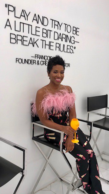 We're talking Breast Cancer Awareness, Style, Mommy Motivation and Niche Tees on the blog today with <a href="/cindafreknrella/">Camille Binder</a> : bit.ly/2QOp6AV