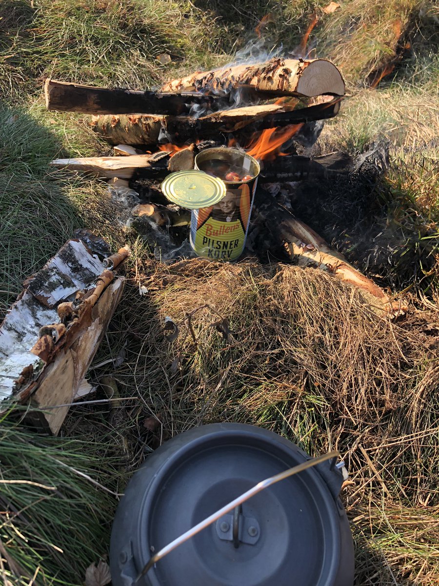 pariprepp's tweet photo. Då var det dags att för första gången provsmaka den berömda korven. #bullensgate https://t.co/0YSNUuRwZ6