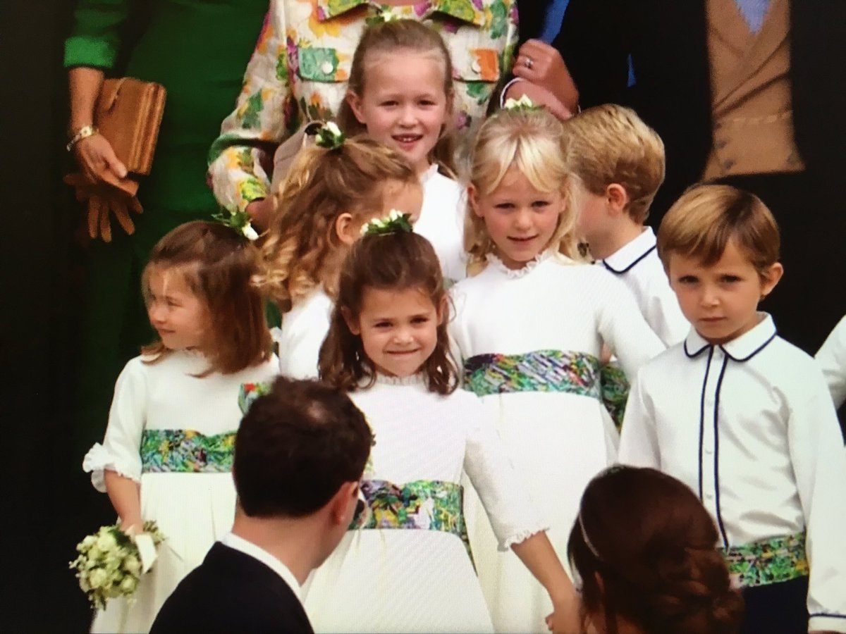 GuidesForBrides's tweet photo. Absolutely gorgeous! We love it. #RoyalWedding https://t.co/nupHND6IDg