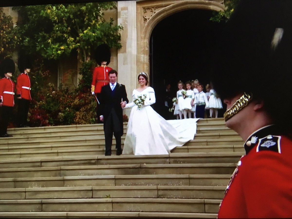 GuidesForBrides's tweet photo. Absolutely gorgeous! We love it. #RoyalWedding https://t.co/nupHND6IDg