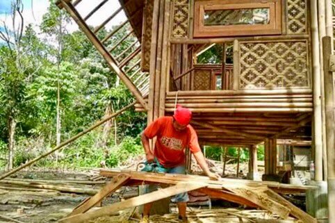 Bambu merupakan produk yang memberikan nilai ekonomi dan ekologi yang tinggi bagi rakyat. Terkait itu, #KLHK memberikan dukungan utk Kelompok Usaha #PerhutananSosial dalam bentuk pendampingan, baik penguatan kelembagaan maupun pemasarannya.

#HutanUntukRakyat
#ProgramKerja