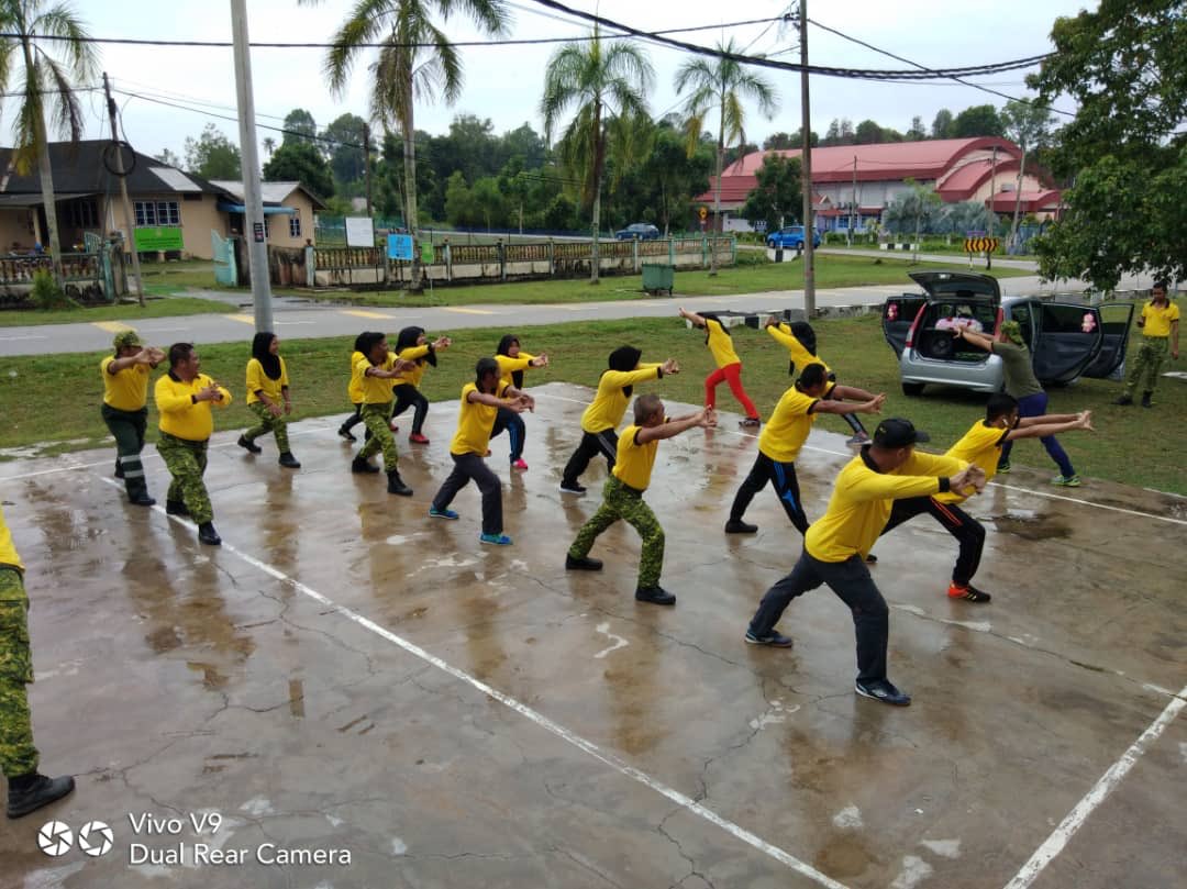 RELA_MARANG's tweet photo. Hari Sukan Negara Peringkat @RELA_MARANG 2018
#harisukannegara 
#jomturunpadang 
#hsn2018 
#hsn18 
#getyourgameon
@KDNPUTRAJAYA
@alwi_ibrahim59 
@relamalaysia
@zulkifliabidin  
@kamarudin_rapig 
@Roslannong 
@Abgzulfikar https://t.co/8d3PbIQf8K
