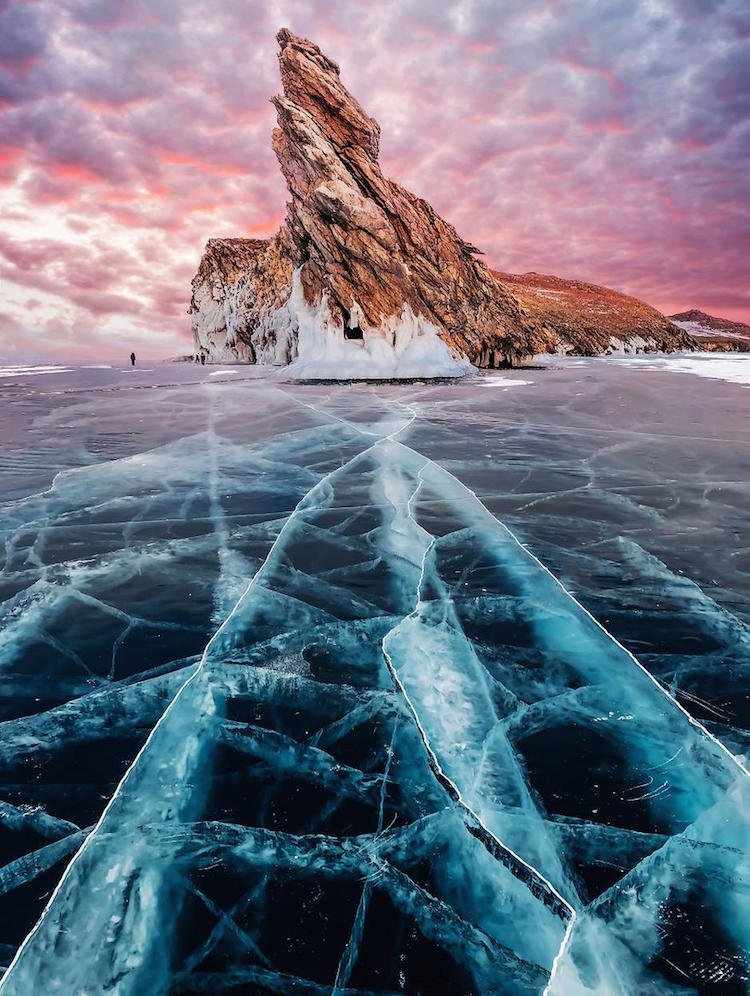 UnknownPlaces1's tweet photo. Lake Baikal, Siberia,Russia. 
It is the largest and oldest lake in the whole world
#travel #unknowplaces #asia #heaven #ice #blue #white #vacaciones #motherrussia #russia #mountines #trip #lake #siberia #turist #estreme #wild #Unknown #retweet #like #tgif #FridayFeeling https://t.co/98EWxI793H