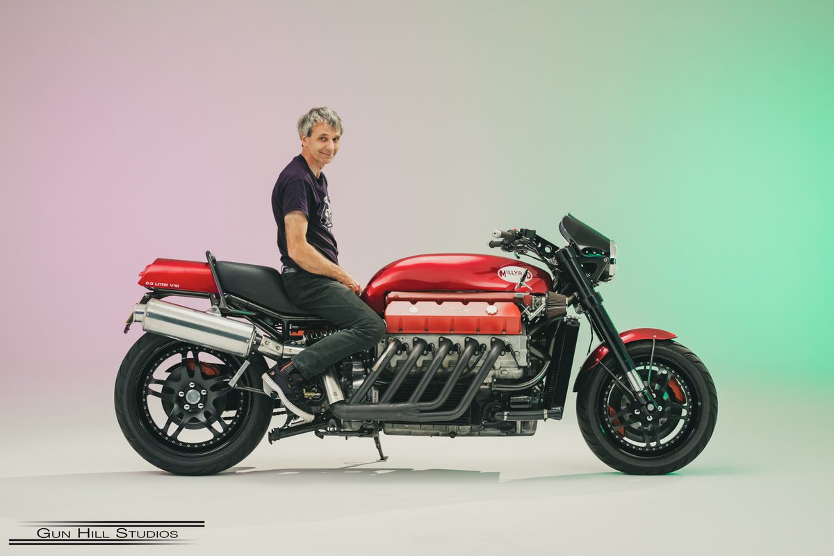 gunhillstudios1's tweet photo. The size of it!! @AllenMillyard #theviper #gunhillstudios #custommotorbikes #allenmillyard https://t.co/NT8XSvBm9L