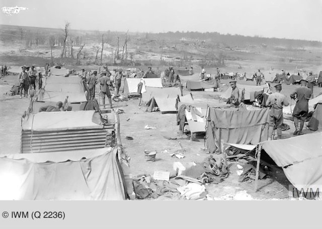 WW1SoldiersTale's tweet image. On our way up the Menin Road on foot towards the line. Stopped at 'Clapham Junction' - that's what they call the crossroads as it's so busy. Makes me think of #Battersea, of home. goo.gl/hTJ74P #WW1 #FWW #trains