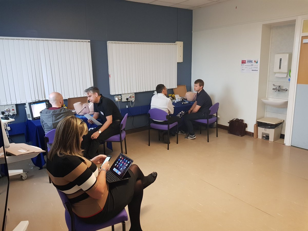 ased_ali's tweet photo. Participants being assessed on intravesical Botox injections for treatment of overactive bladder. @UrologyBootCamp #uboot18 https://t.co/HAzf9zHkbr