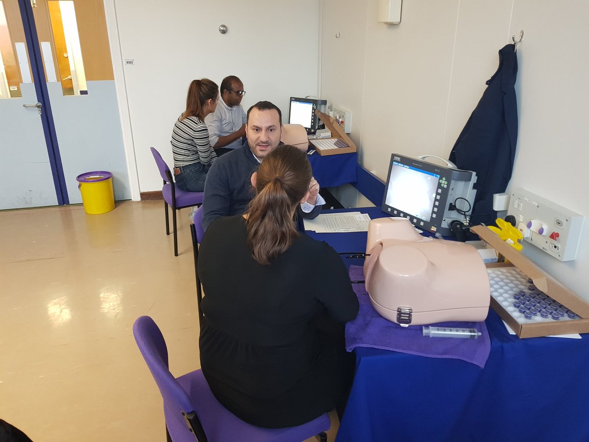ased_ali's tweet photo. Participants being assessed on intravesical Botox injections for treatment of overactive bladder. @UrologyBootCamp #uboot18 https://t.co/HAzf9zHkbr