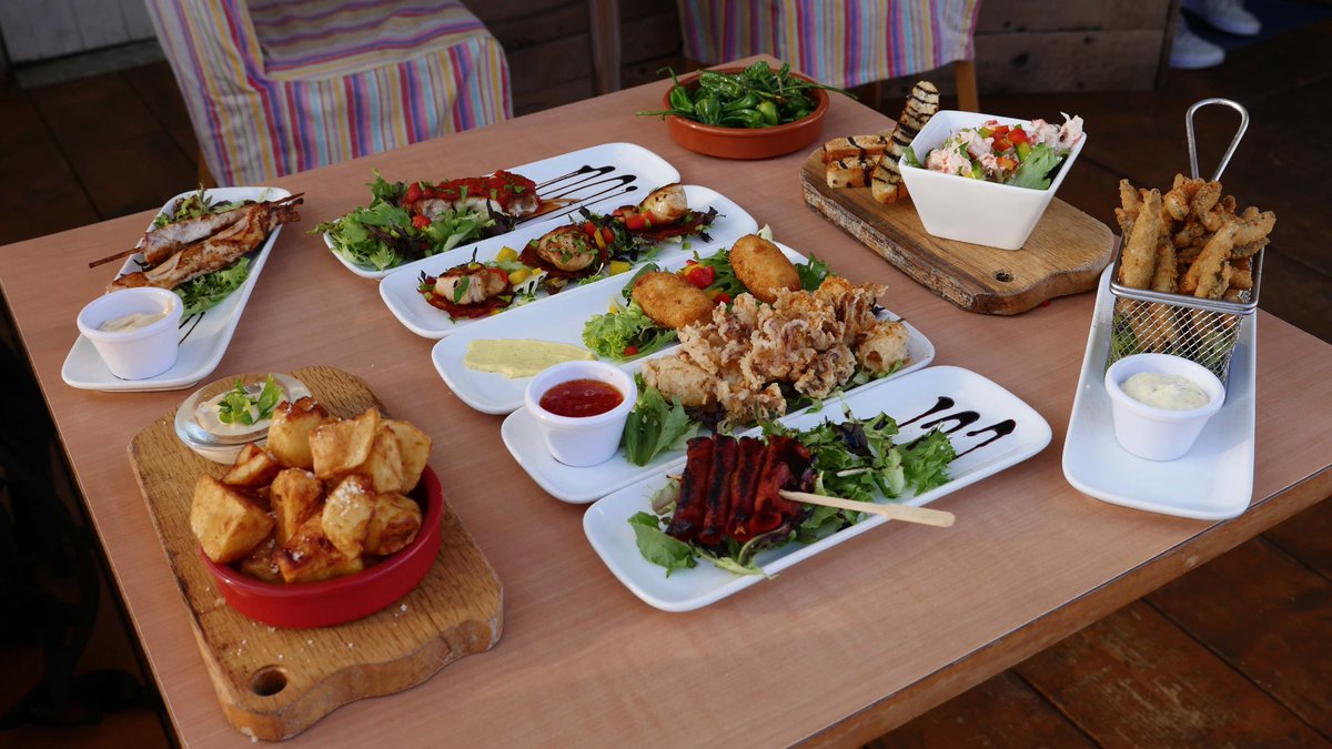 BillyHundredsUK's tweet photo. You need a table looking this good at some point this weekend, treat yourself!

Click here to book: https://t.co/AaGJcZnG5q
Or call us on 01702 808 350
> We do NOT take bookings via social media

#Essex #Tapas https://t.co/l8s894wacs