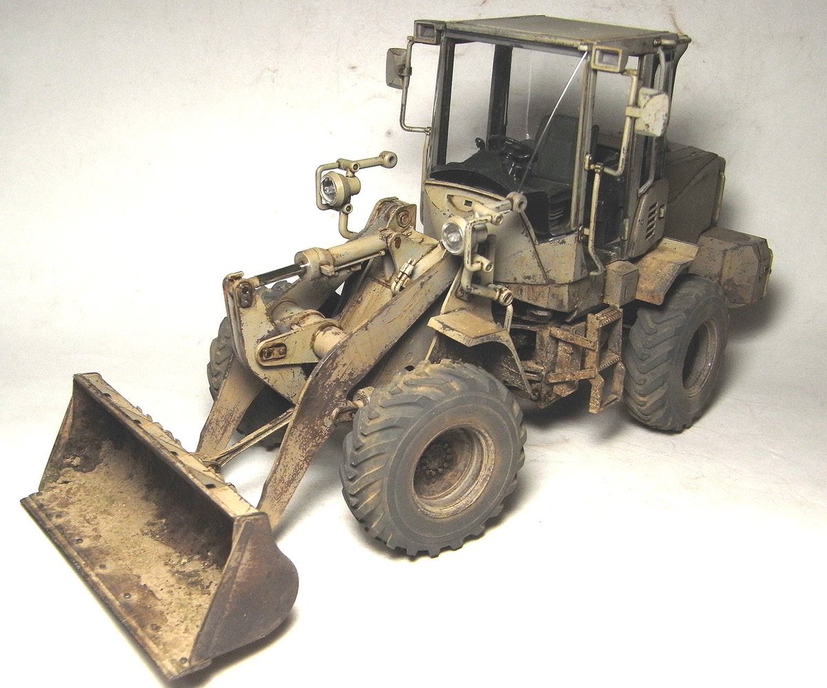 ハセガワのホイールローダの続き タイヤ取り付けたら超かっこいいいい 山下しゅんやのイラスト