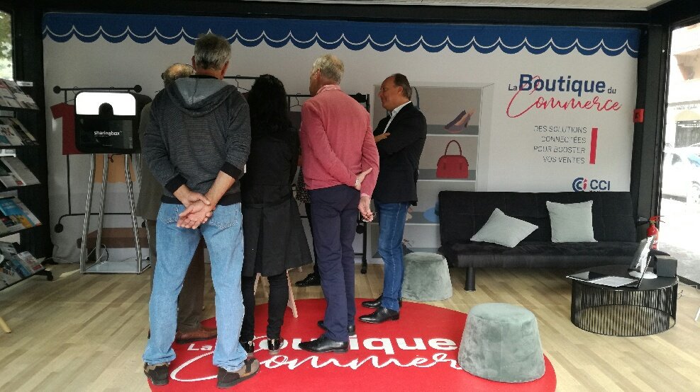 CCIcotedazur's tweet photo. 🔝La #BoutiqueCommerce06 est à  @StMartin06450 🤔Quelles sont les tendances innovantes du moment pour aider le #commerce de proximité à booster ses ventes ?
🛍Réponse jusqu'à 19h30 sur la  Place des Allées !
#FilièreCommerce06 https://t.co/OrvHZpdIgI