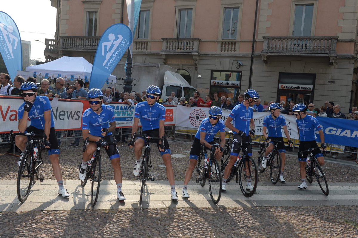RusveloTeam's tweet photo. As always, the Italian Autumn classics were quite tough and featured a fierce competition with the strongest contenders. 💨😤 Check our the photo gallery 🇮🇹🍂
⠀
📸: Sirotti
#RockTheRoyalBlueJersey #GazpromRusVelo #cycling #ciclismo #cyclingpics #hardwork #nopainnogain https://t.co/lzEYmbnDR9