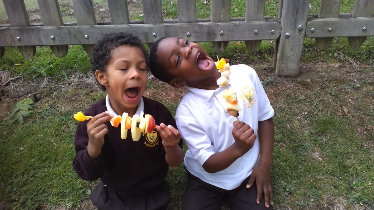 olsyear1's tweet photo. @olsyear1 had so much fun planning and making fruit kebabs today. Some delicious masterpieces! #olsdt #healthyeating https://t.co/PmOtgiBCyD