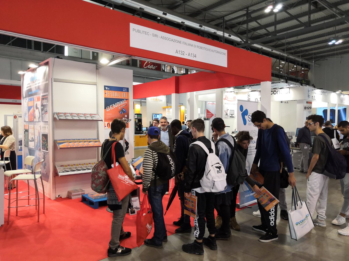 PubliTec_Srl's tweet image. Pienone di gente allo stand di #Publitec! Passate a ritirare la vostra rivista presso il Pad 13, stand A134! @31BIMU
