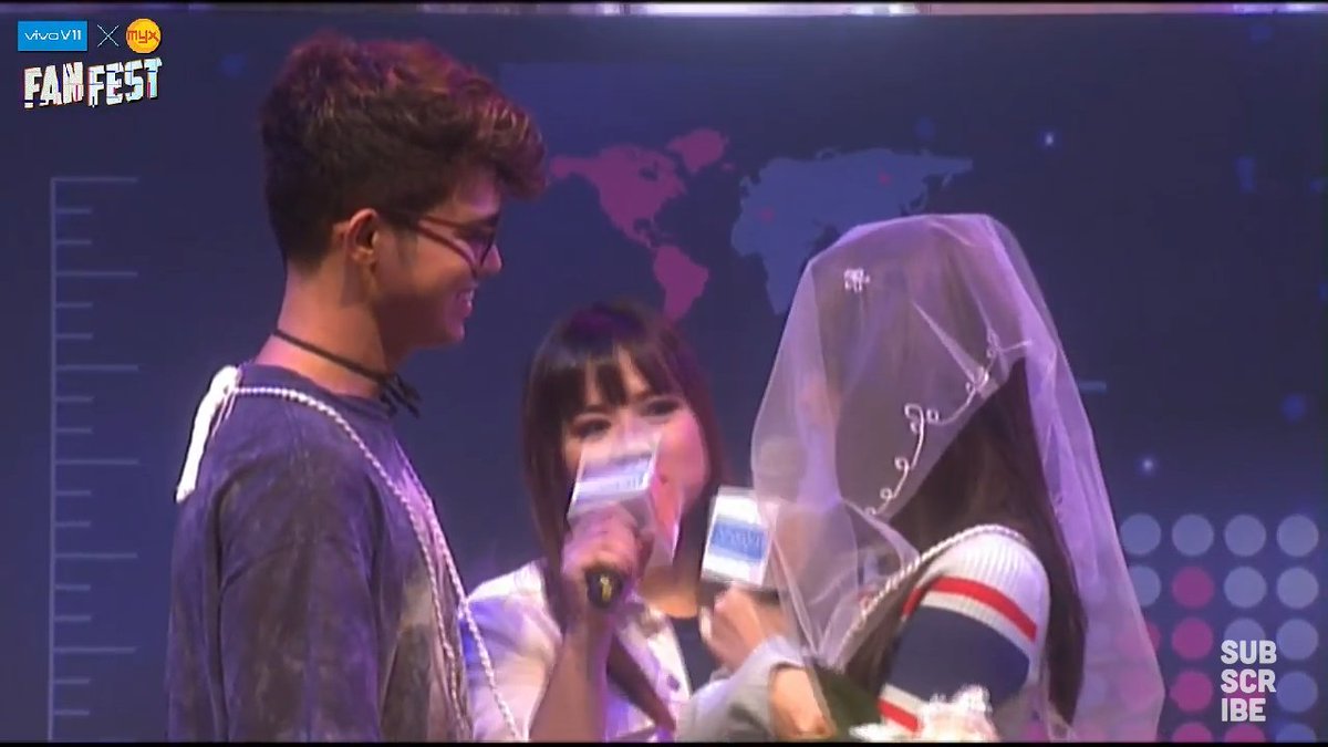 YYJNnie's tweet photo. Bilis mag I DO ni papapeh, kakeleggggs. tapos tatlong anak woooo hahahaha

Mabuhay ng bagong kasal, ang saya  Thank you @Vivo_Phil
@MYXphilippines

#MarNigoVivoV11MYXFanFest https://t.co/GWyKFvjV2Y