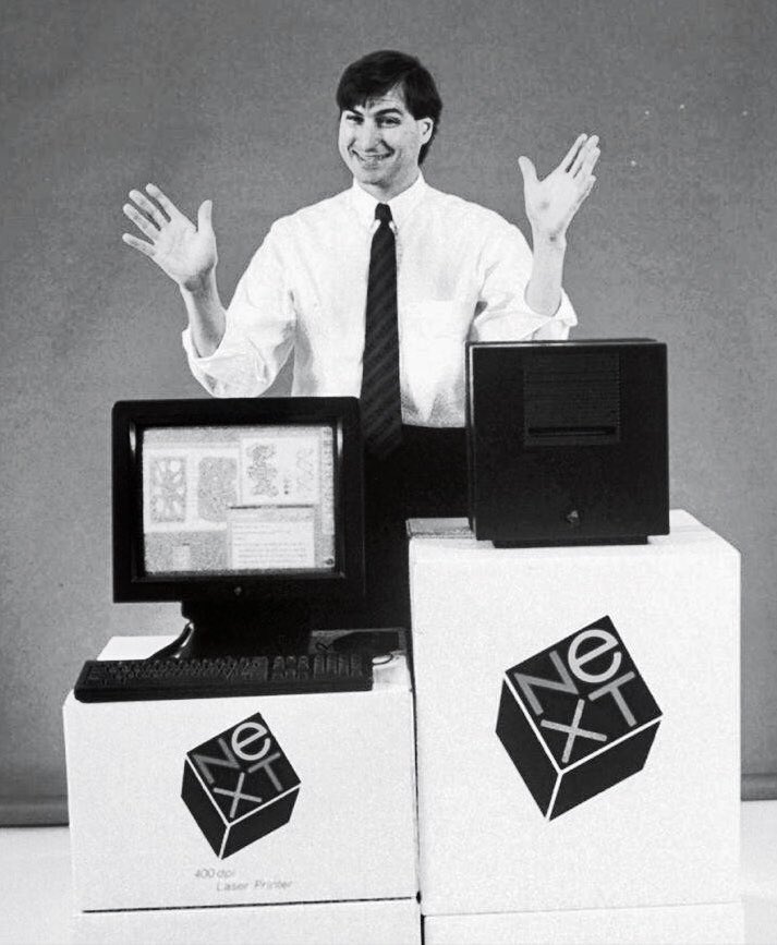 webcamsdemexico's tweet photo. Hoy hace 30 años que Steve Jobs lanzó al mercado el NeXT Computer, su primer ordenador fuera de Apple. 

Vía @retrochenta:
https://t.co/meGNV2lAuU