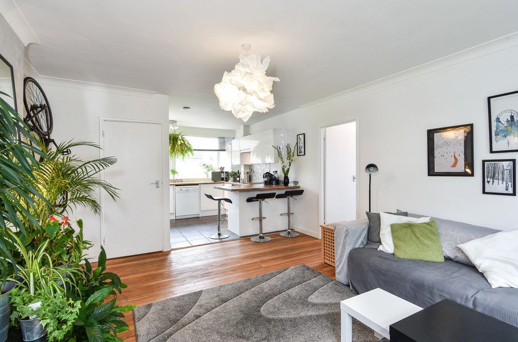 Botanical Beauty! This beautiful flat is situated within close proximity to (Zone 4) Mottingham station and local amenities - call today for your appointment 

ow.ly/G5Ap50joqVR

#property #se9 #greenwich #mottingham #neweltham #botanical