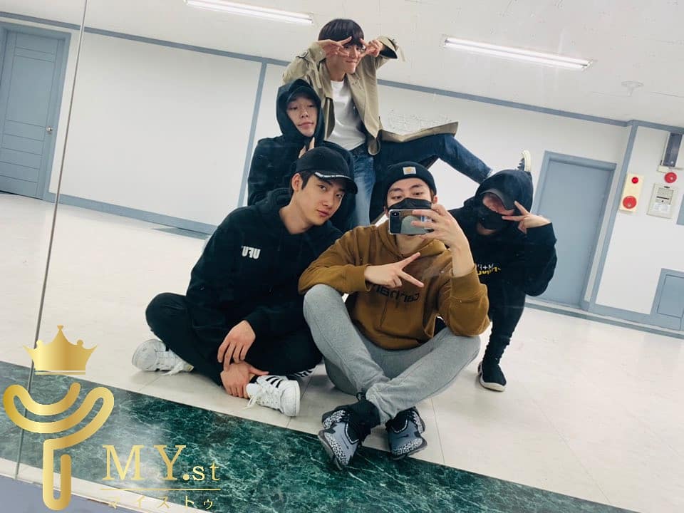 5MY_st's tweet photo. 【https://t.co/KKFIMBBMVi】
https://t.co/KKFIMBBMVi集合！！！
みなさんまっててくださいね☺️
とってもさむくなってきましたけど、
僕たちがもうすぐいくのでかぜひかないように、たくさんねて、たくさん食べてげんきにあいましょう^^  #MYst
#마이스트 
#マイストゥ https://t.co/B5tp6oz6nW