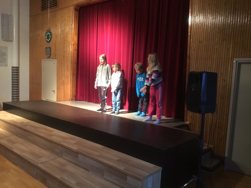 katarinaskolan's tweet photo. Projektet Hans och Greta utmynnade också i dramatiseringar med väneleverna! Alla tilldelades diplom. https://t.co/Axi9YV4e0i