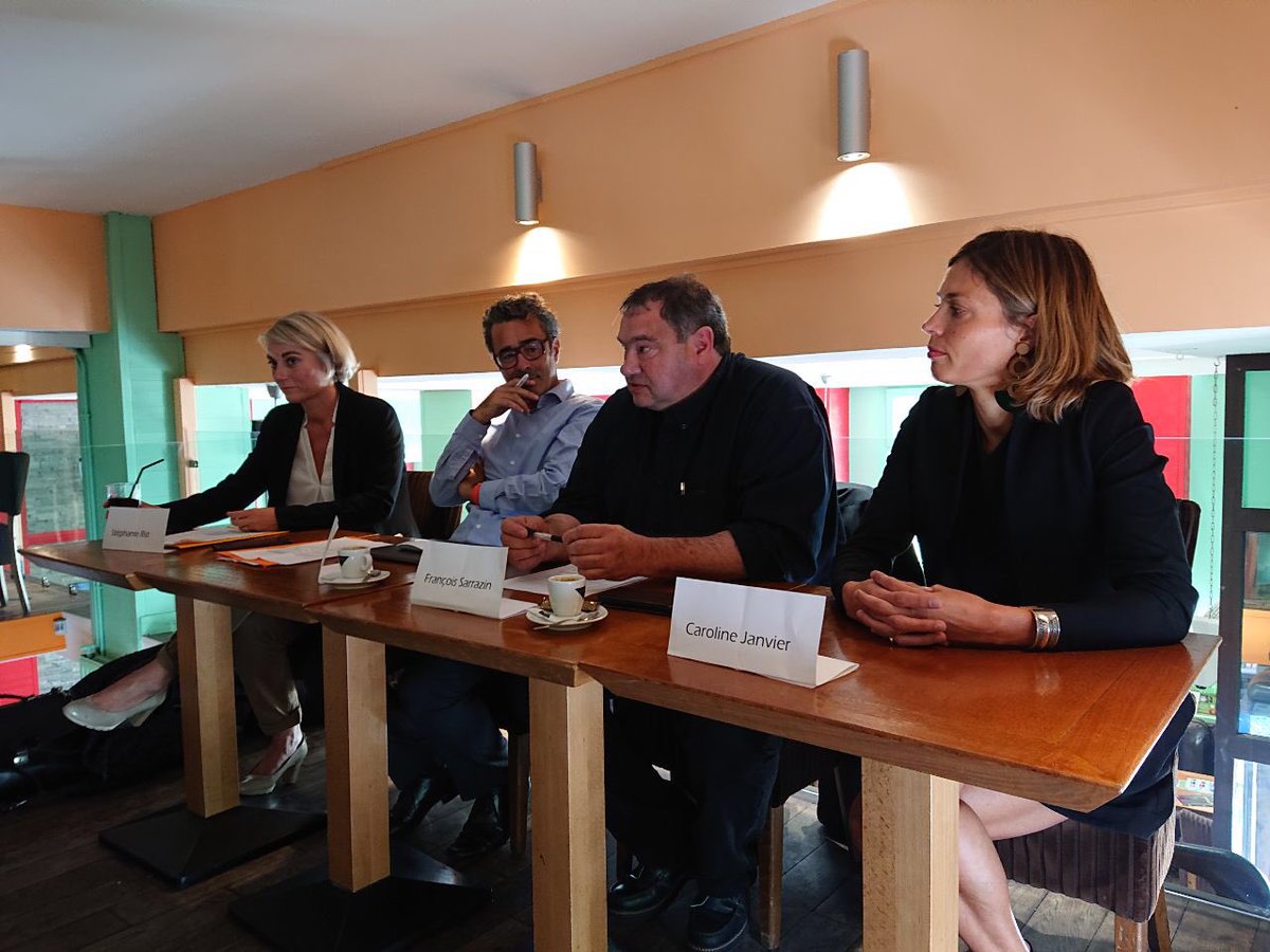 LaremVal's tweet photo. Conférence de presse du @LoiretEnMarche ce matin et présentation de notre démarche citoyenne « Orléans c’est vous! »  Avec @stephanie_rist et @CarolineJanvier Tout projet municipal repose d’abord sur l’implication et l’écoute des habitants #NotreMethode @enmarchefr https://t.co/VYT3OKesLR