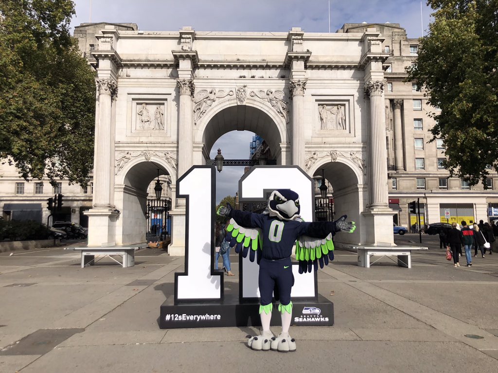 BlitzTheSeahawk's tweet photo. Wow! So many 12s came out to the Marble Arch for photos today.  Off to the next. #TGIBF #GoHawks #London #NFLUK #NFL #20yearsofBlitz https://t.co/pziIaTtLhO