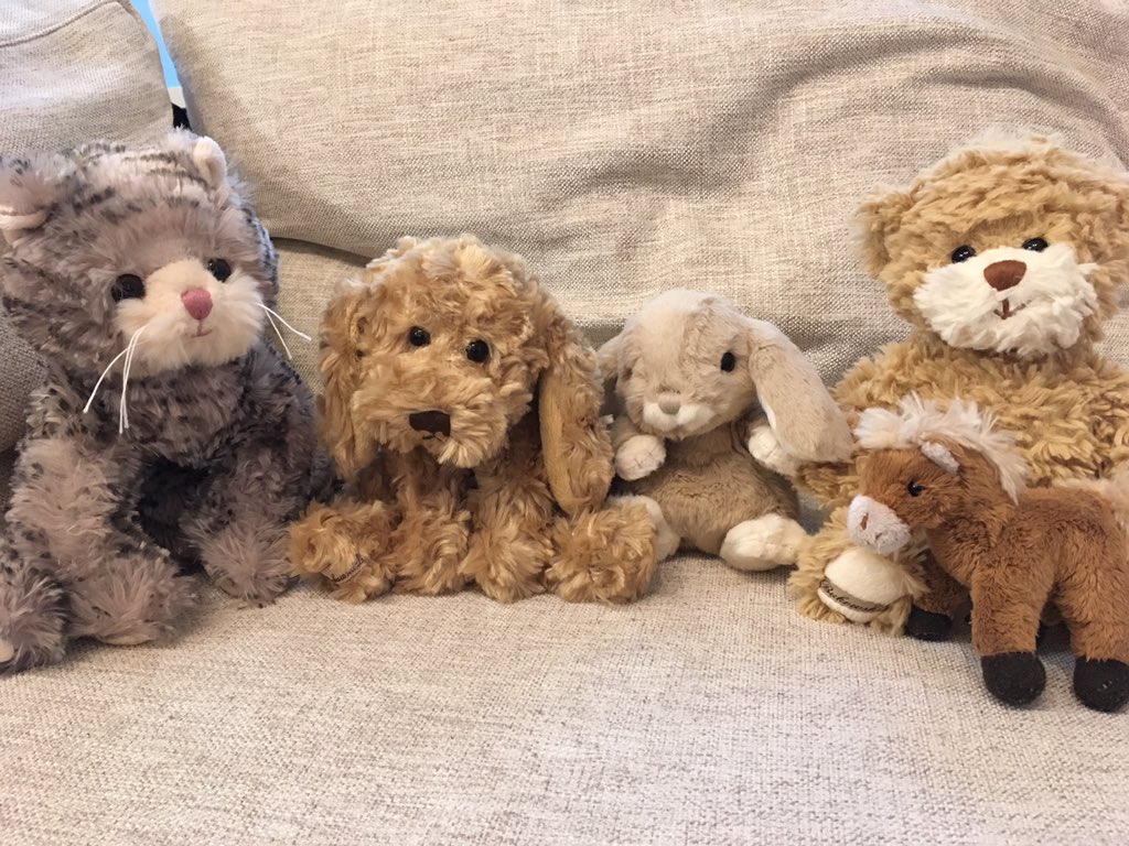 re_cuna_'s tweet photo. わんちゃんと うさぎちゃんが仲間になりました(*´꒳`∩).*･ﾟ
🐶< はじめまして ぼくがイヌです
🐰<うさぎです
#BUKOWSKIdesign #ブコウスキー #BUKOWSKI #ぬいぐるみ https://t.co/0kRcD0dw3N