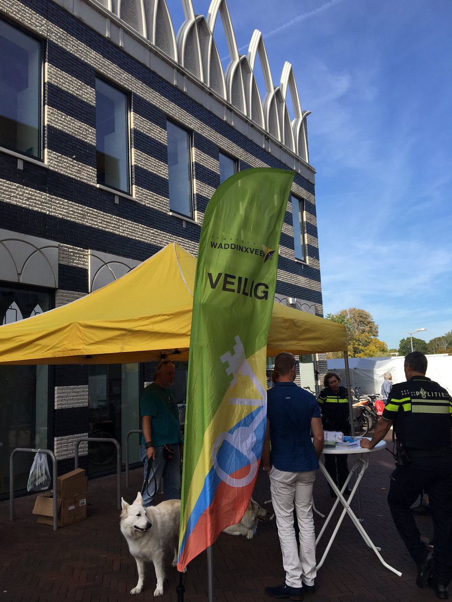 VeiligheidWveen's tweet photo. Bent u al bij ons langs geweest op het Gouweplein #waddinxveen? De buurtpreventie, wijkagenten @Pol_WveenZuidpl en medewerkers veiligheid van de gemeente staan er nog tot 16uur. Tot zo! https://t.co/FW19zp7gQx