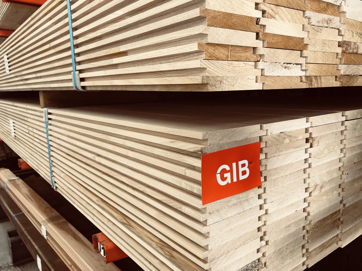 GrowninBritain's tweet photo. Great to see our licence holders celebrating #GiBWeek2018 @VasternTimberUK @bswtimber @thehillyfield @HertsWoodFuel from the whole supply chain from forests to processors to suppliers! If you want to join & get your licence apply here https://t.co/XS7140oKwP #GreatBritishTimber https://t.co/V7duAUjwAl
