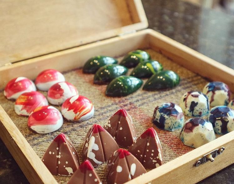 These incredible chocolates made by @swintoncookeryschool are divine. Head on over to our Anolon Masterclass as @thetweedchef Kevin Hughes shows us how to cook delicious dishes such as Venison &amp; Handmade Noodles. bit.ly/2N765Y3 #chocolateweek #chocolate #sweet #dessert