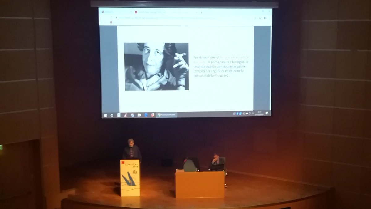 A #didattiche2018 <a href="/StefanoMoriggi/">Stefano Moriggi</a> (<a href="/unimib/">Università degli Studi di Milano-Bicocca</a>) e Marco Dallari (<a href="/UniTrento/">Università di Trento</a>) discorrono di "Another Click in the Wall. Media e Tecnologie del Bello e del Vero". Quando si diventa umani? Quando si acquisisce conoscenza simbolica.