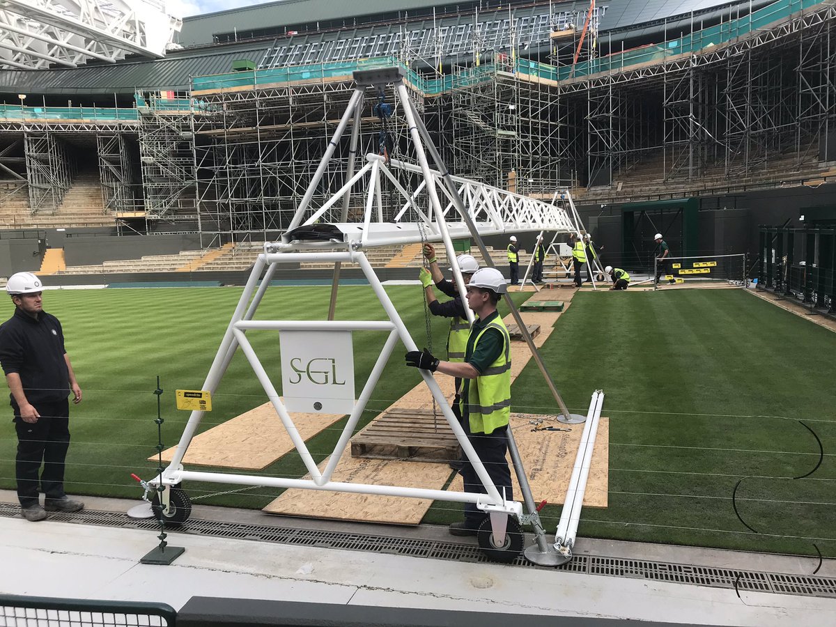 AELTCGroundsman's tweet photo. Many hands make light work, well electricians do but many hands get them up in the first place @SGLsystem @SimonG_SGL #LightRigs https://t.co/ZAviChLaaN