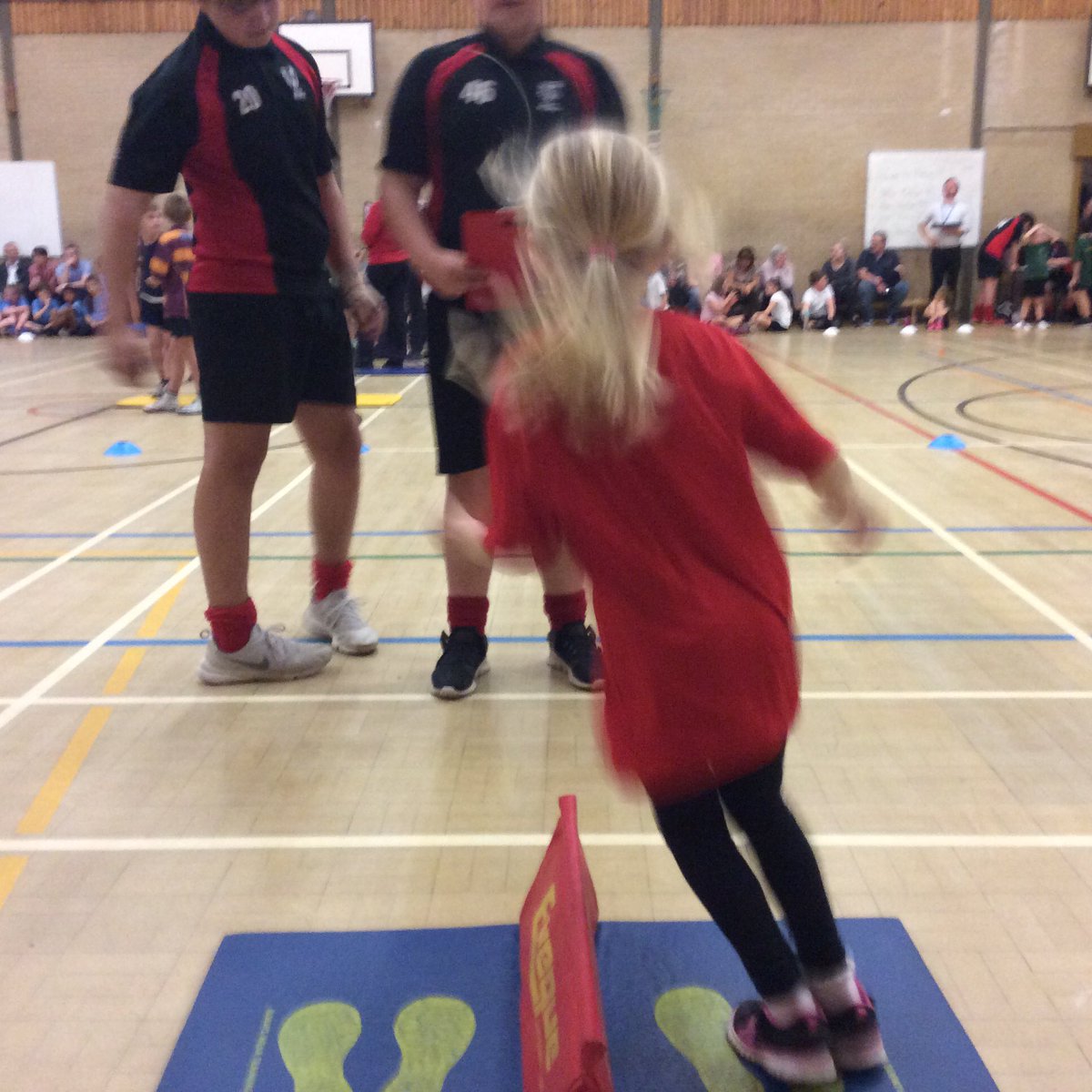 Y4MelthamMoor's tweet photo. Meltham Moor Sporting Superstars were in action last night at the year 3/4 sports hall athletics festival. Well done to everyone they all tried extremely hard. Thank you @PennineSSP for organising the event. #mmactive https://t.co/RUSMZr14fm
