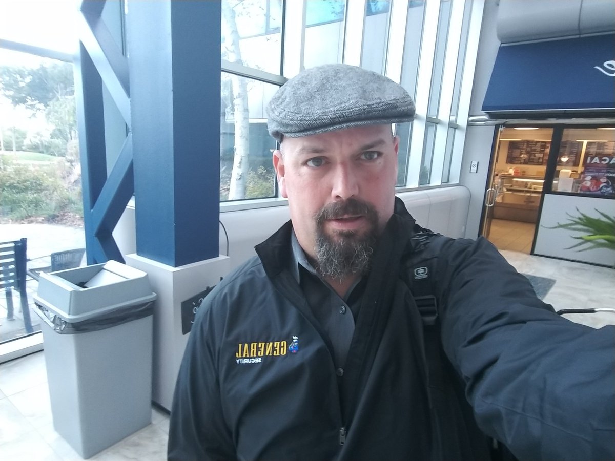 pomara_matt's tweet photo. Rocking my General Swag from the #MillNeckCup @MillNeckManor for the first actual #FallDay https://t.co/NBL6AzcElp