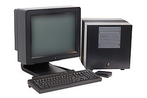 ManuGlez_bilbao's tweet image. Un día como hoy, hace 30 años, #SteveJobs lanzó al mercado el #NeXTComputer, su primer ordenador fuera de Apple. El comienzo de una era.