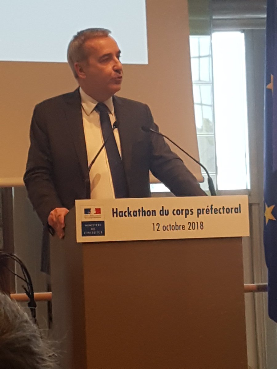 ac_phfmi's tweet photo. Denis Robin, secrétaire général du ministère de l'Interieur, salue l'initiative de l'association : l'organisation du hackathon est un signe de modernité du ministère. #hackapref https://t.co/N9lKESqxCr