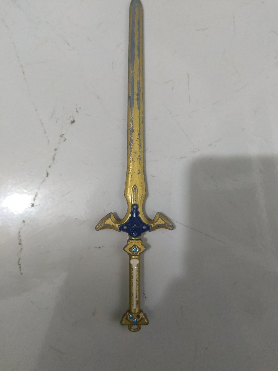 prismangames8's tweet photo. I found this yesterday on the road. Do you guys think they look the same? https://t.co/v0b0NovuXA