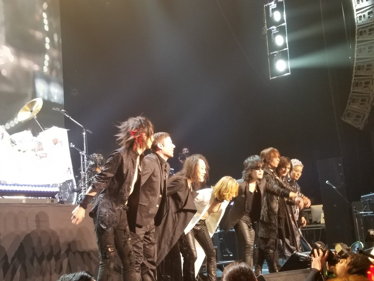 Xjapanに染められた 本当にストレスの多い会社で2画面あるpcのサブの壁紙を Xjapanofficial にして仕事中にニヤニヤしてるのは私ですww