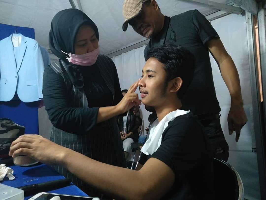 Make up dulu, biar makin 6anteng <a href="/DA3_Rafly/">Muh.Rafly Heriawan</a> 
#IDA2018Rafly  Biar tampil-nya maksimall baguss 😊