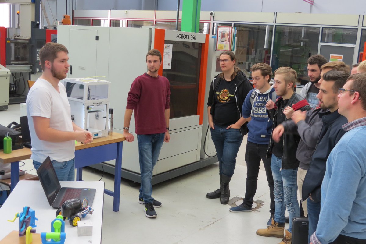 IUTValenciennes's tweet photo. 🔸 Présentation des nouveaux équipements aux tuteurs de DUT #GMP et licences professionnelles #CPACMAO et #DIPLAST 🔸#apprentissage
https://t.co/vL5c7d6tgX https://t.co/HTI1dHcsqV