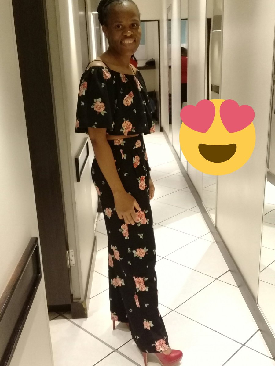 Mpho85008155's tweet photo. FriDay #MYWOMAN https://t.co/JYm8WHWPAY