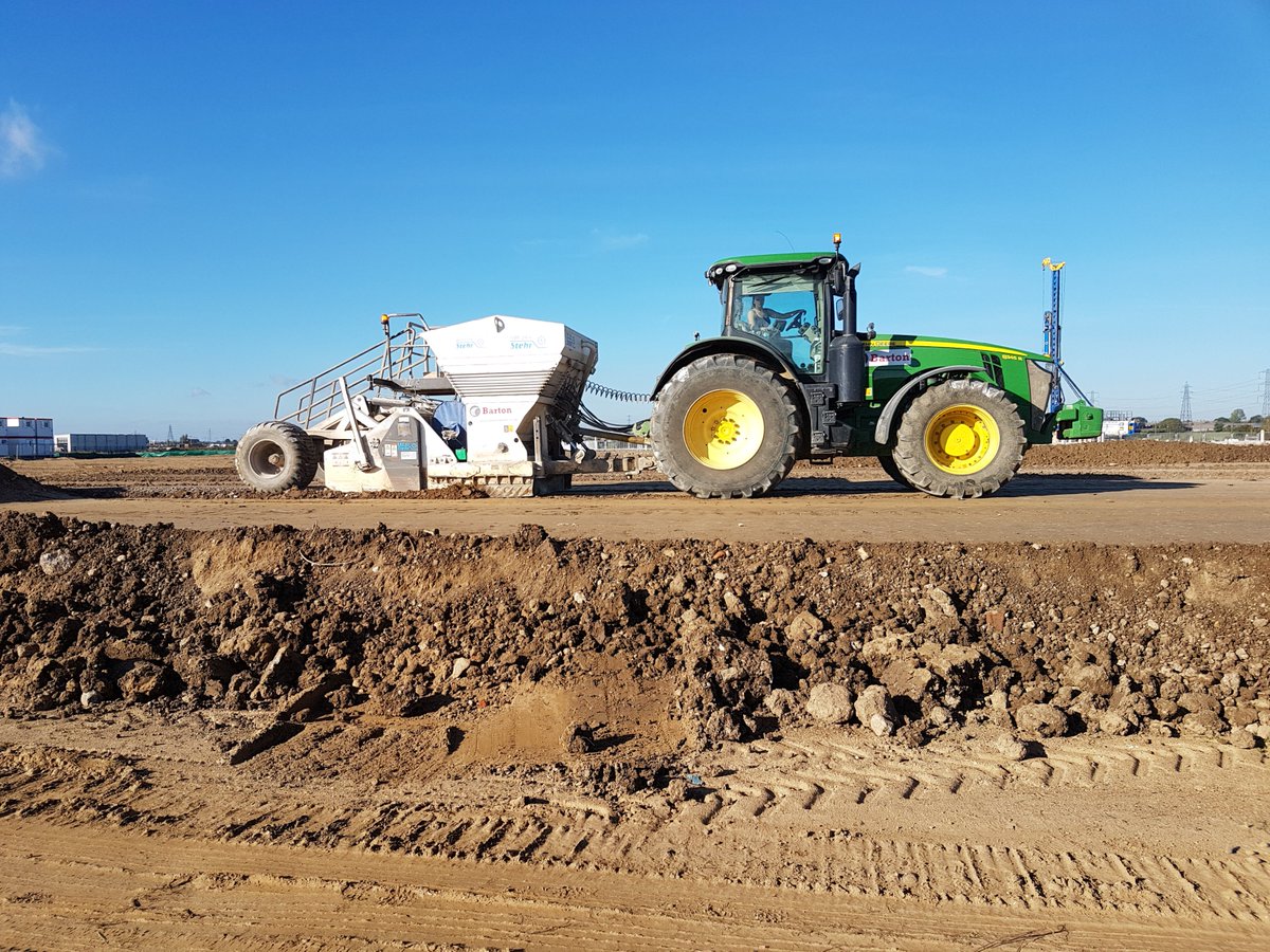 sbhteam's tweet photo. Works commence on 100,000 sq.ft multi-temp facility.  Ground stabilisation to form piling mat and precast piling underway.  Blue sky makes the inspection very pleasant.

#warehouse #logistics #projectmanagement #temperaturecontrolled https://t.co/XFJcErq0ua