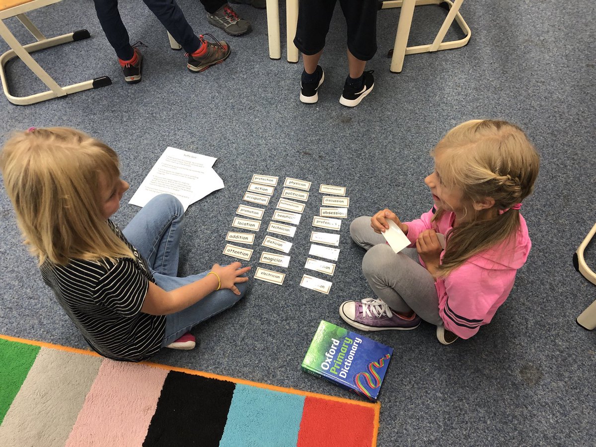 Ms_Hodel3HM's tweet image. Allowing students to develop their own understanding of why the same sounds in words are spelled in different ways. #soundstudy #inquiry #makingmeaning #developingunderstanding @FIS_School