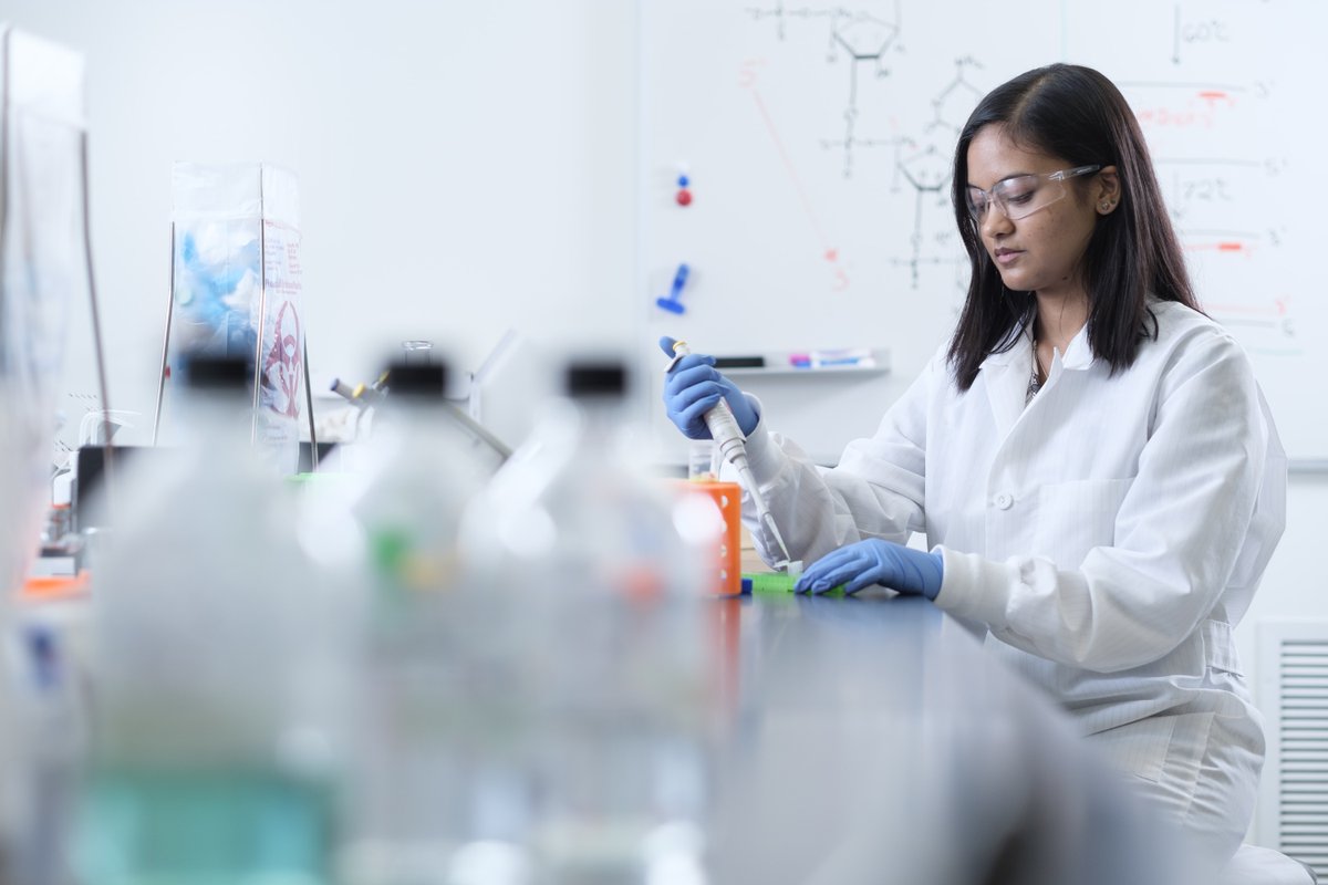 WaterlooENG's tweet image. More young women are likely to go into engineering if it is promoted as a profession for well-rounded people with a desire to serve society, researchers at #WaterlooEngineering have found: ow.ly/gjhd30m5ug1 #womeninengineering #womeninSTEM