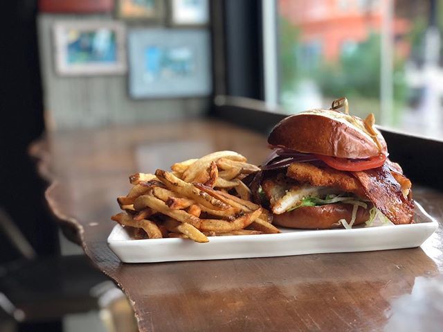 ColterBay's tweet image. Oktoberfest is tonight and we have a stacked German menu running all weekend! Our Turkey Schnitzel Club  starts with fried turkey, topped with thick crispy bacon, lettuce, tomato, onion, and mayo on a pretzel roll. 
Festivities kick off at 6pm tonight, PROST!